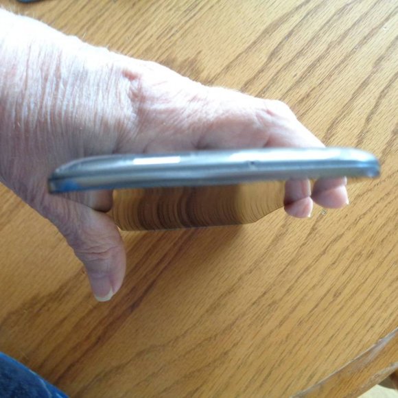 LG G Flex Android Smart Phone - Picture 3 of 11